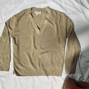Banana Republic women’s Beige V-Neck Sweater